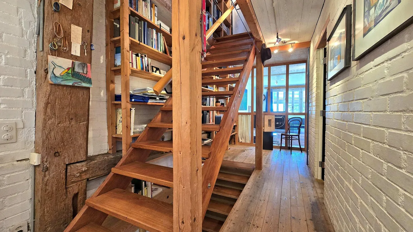 Newly built Flarz house section with studio/loft area - Photo 7 of 13