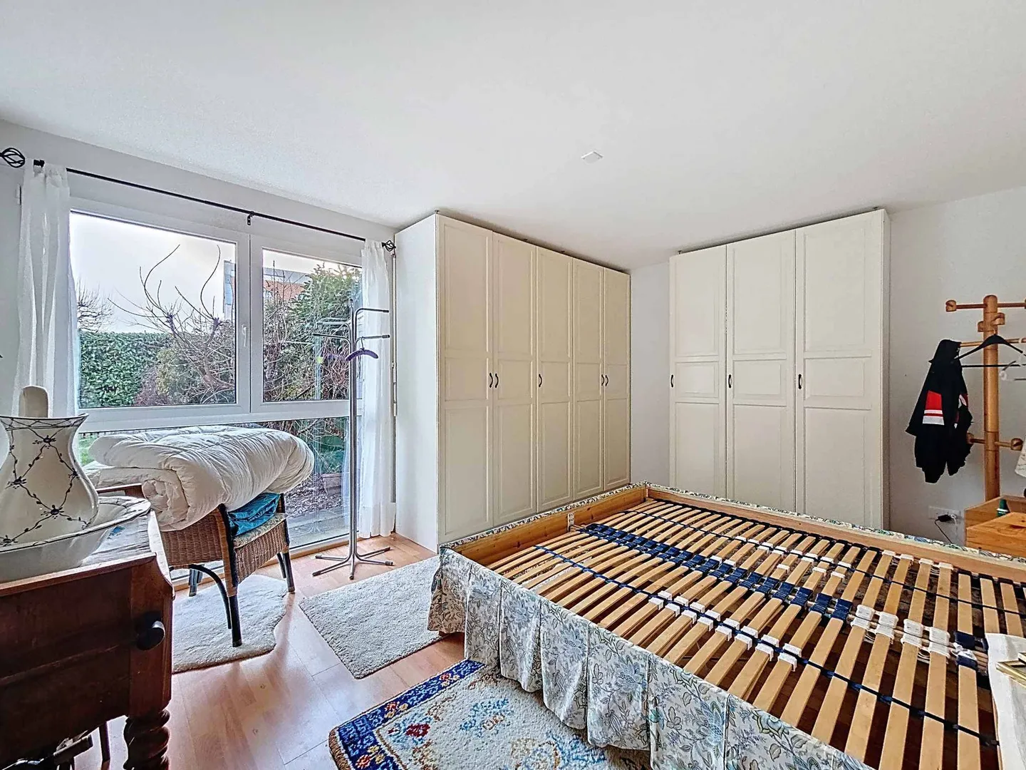 Elegant apartment with generous volumes and private garden - Photo 7 of 13