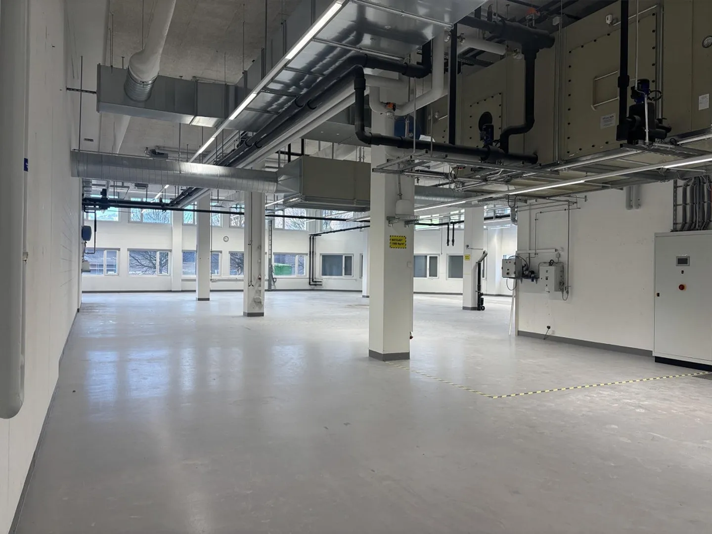 Spazi commerciali moderni e flessibili in una posizione centrale a Sarnen - Foto 3 di 8