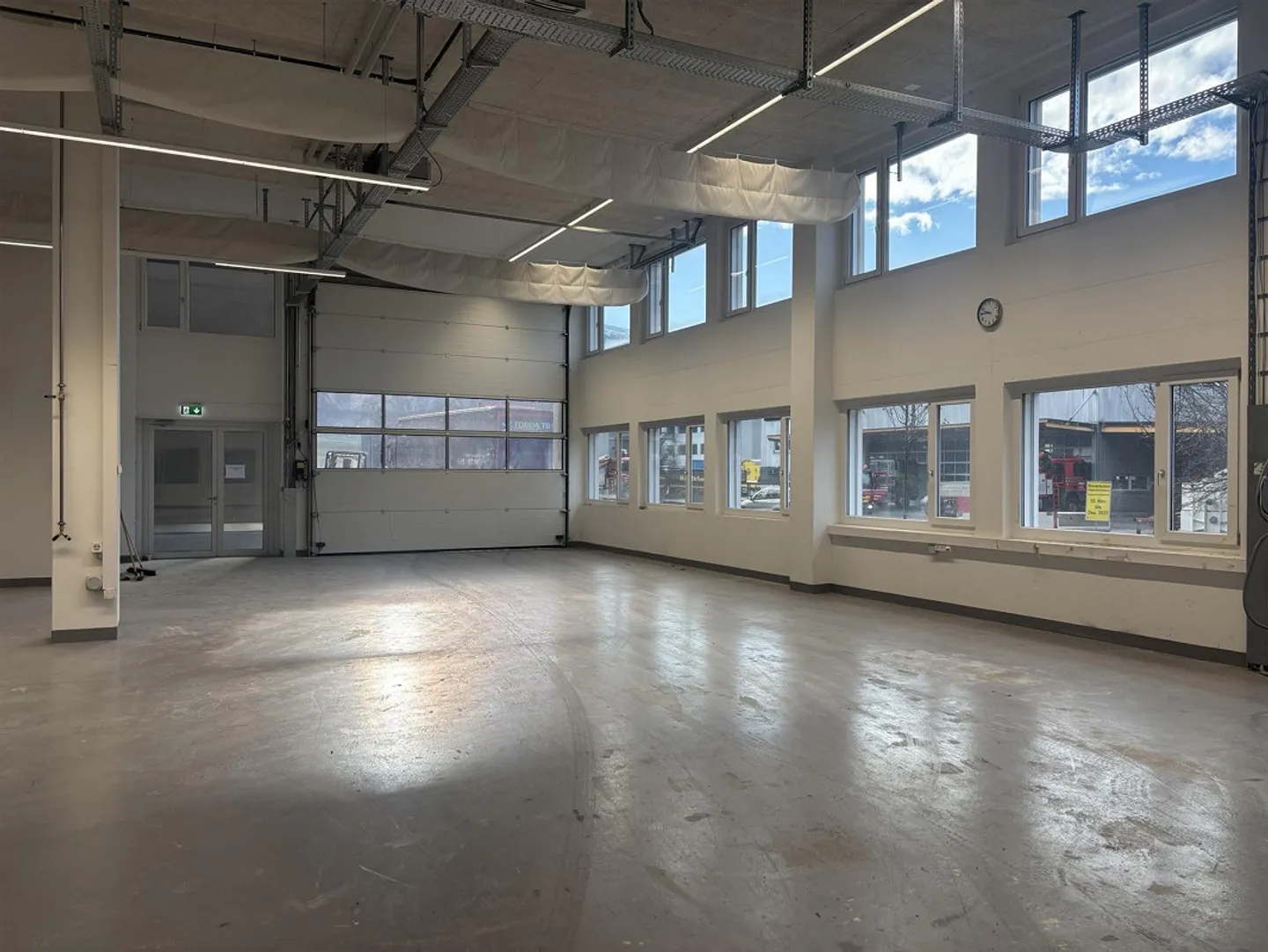 Spazi commerciali moderni e flessibili in una posizione centrale a Sarnen - Foto 4 di 8