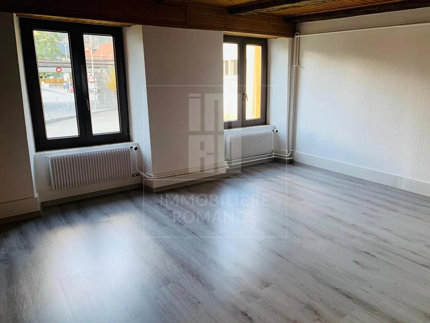 Angenehmes 4-Zimmer-Apartment in Moutier - Foto 3 von 5