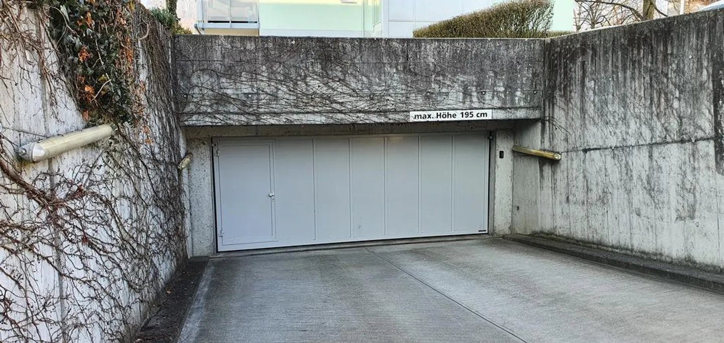 Posto auto in affitto in una posizione centrale a Suhr - Foto 3 di 3