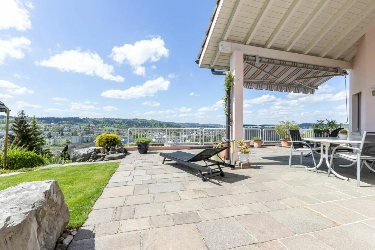 Vue panoramique de rêve rencontre qualité de vie - maison individuelle polyvalente en emplacement élevé - Photo 10 sur 16