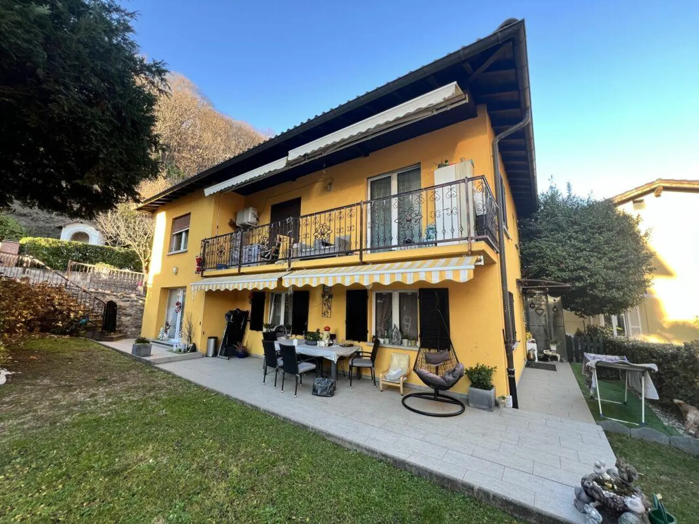 3,5 + 3,5 Zimmer Doppelhaushälfte mit Garten - Foto 1 von 28