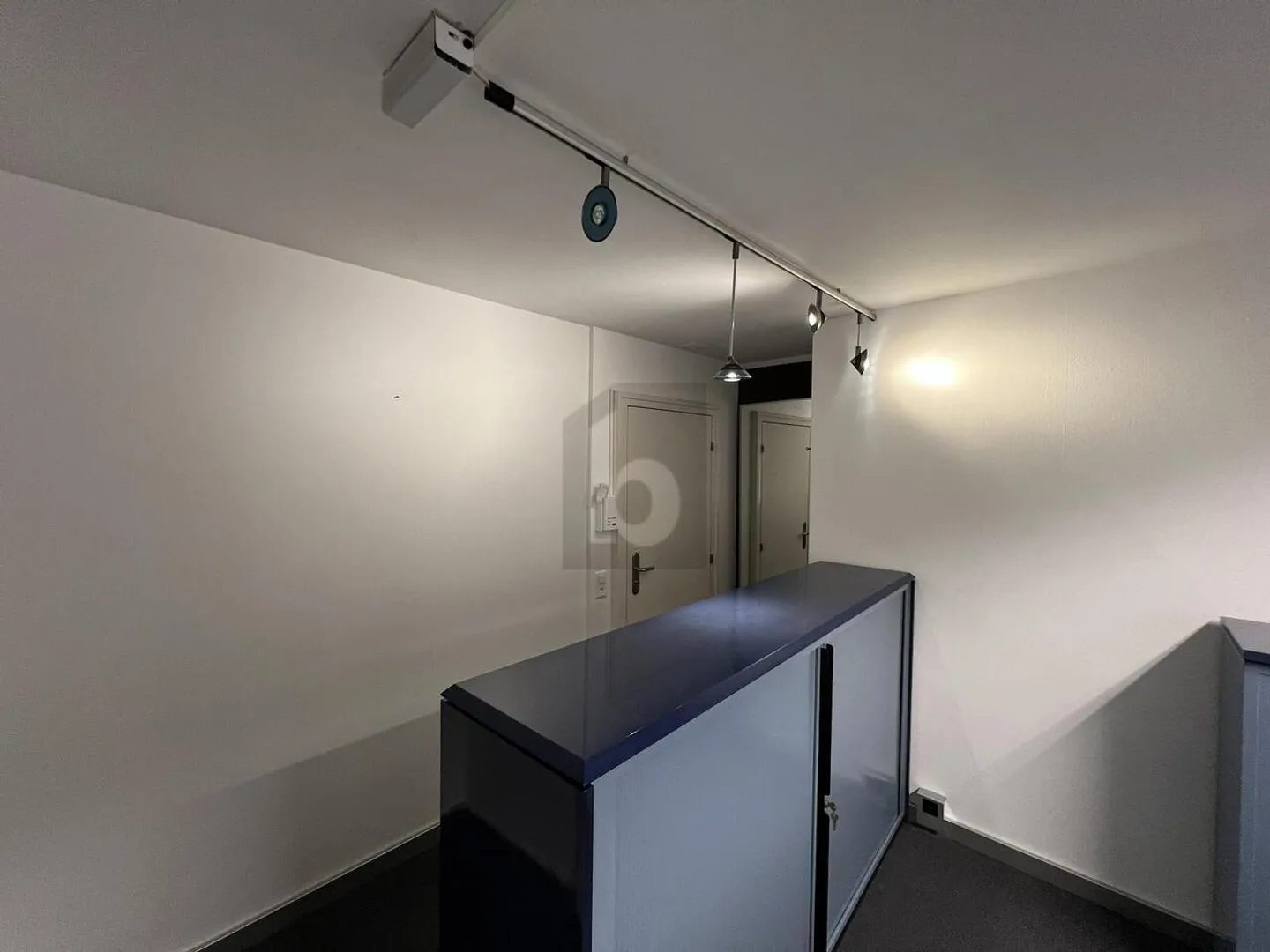 AU CENTRE MEUBLÉ ET PRÊT À HABITER - Photo 2 sur 4