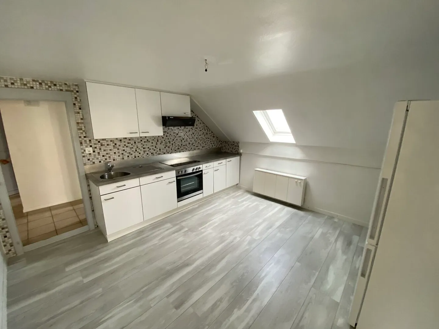 Edificio con 3 appartamenti con tetto completamente ristrutturato (2025) - Foto 2 di 23