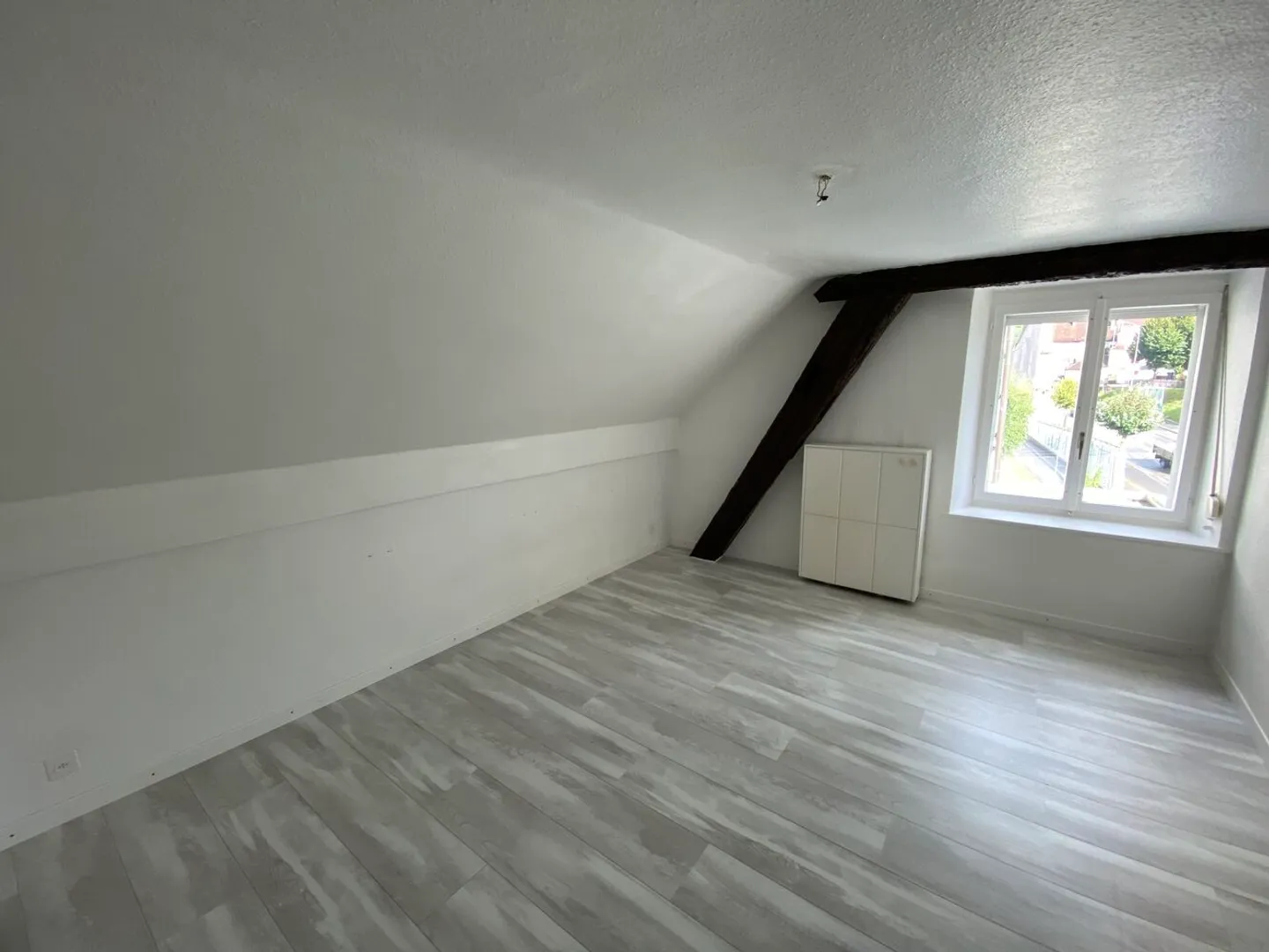 Edificio con 3 appartamenti con tetto completamente ristrutturato (2025) - Foto 3 di 23