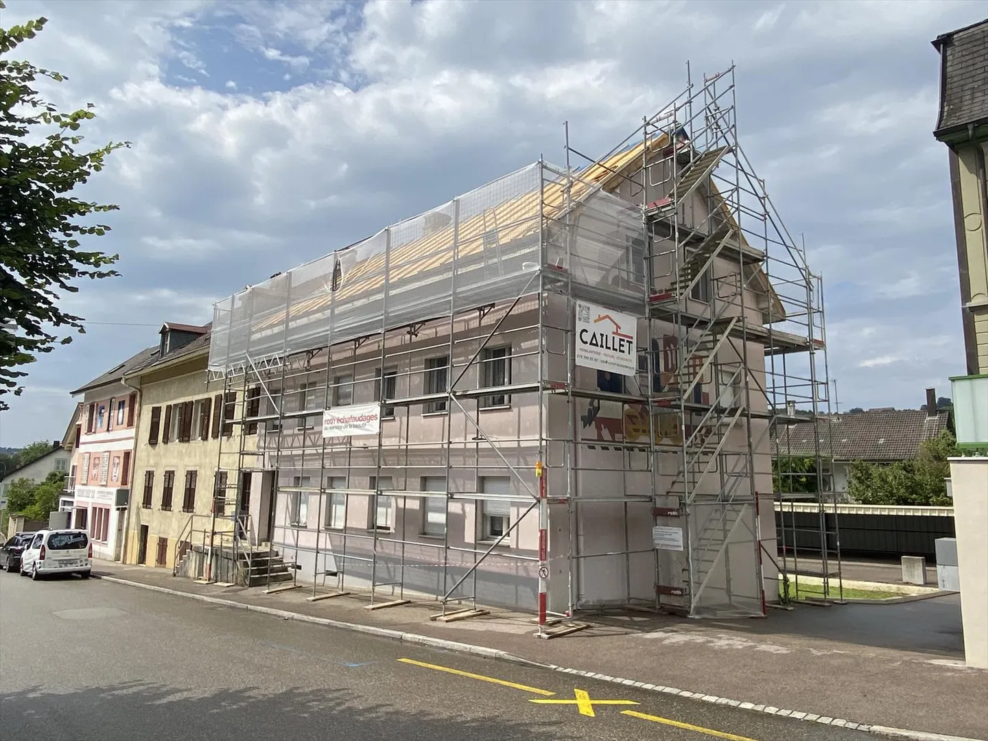 Edificio con 3 appartamenti con tetto completamente ristrutturato (2025) - Foto 1 di 23