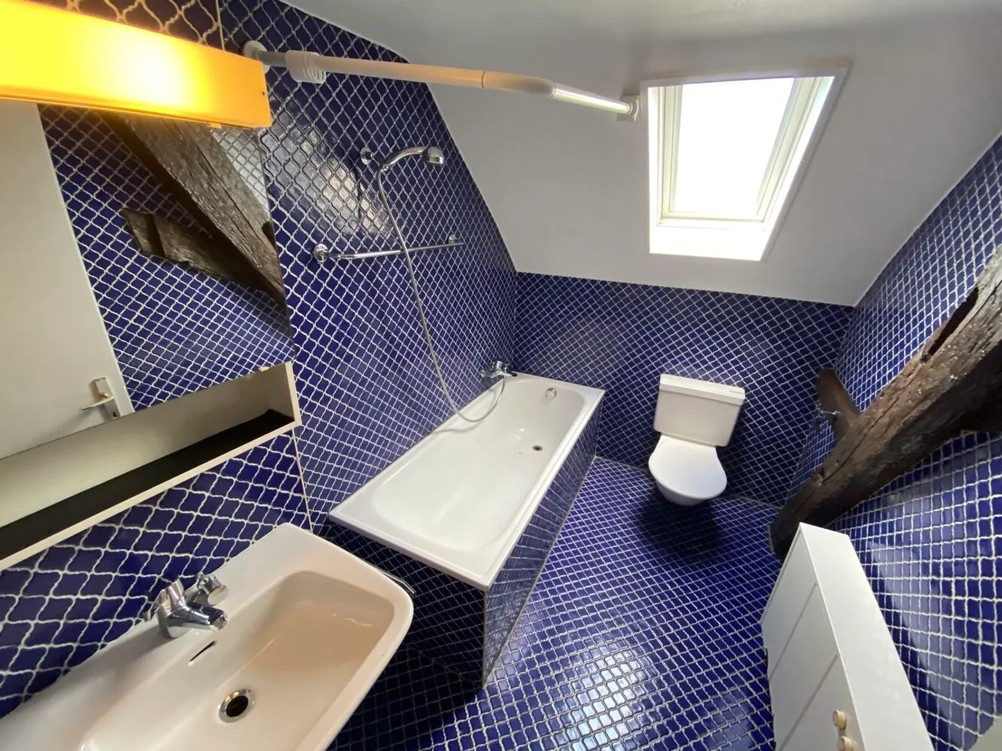 Edificio con 3 appartamenti con tetto completamente ristrutturato (2025) - Foto 4 di 23