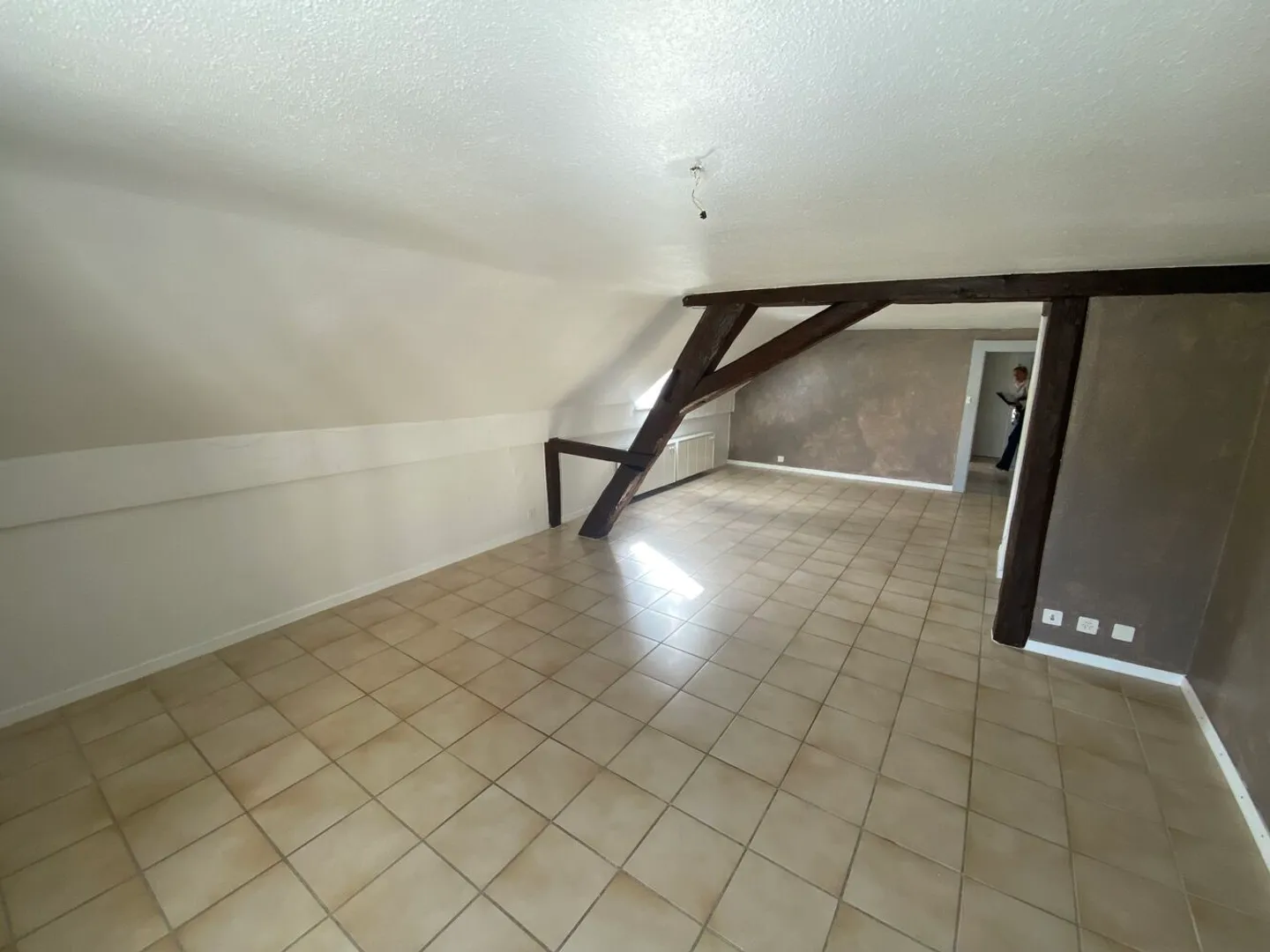 Edificio con 3 appartamenti con tetto completamente ristrutturato (2025) - Foto 5 di 23