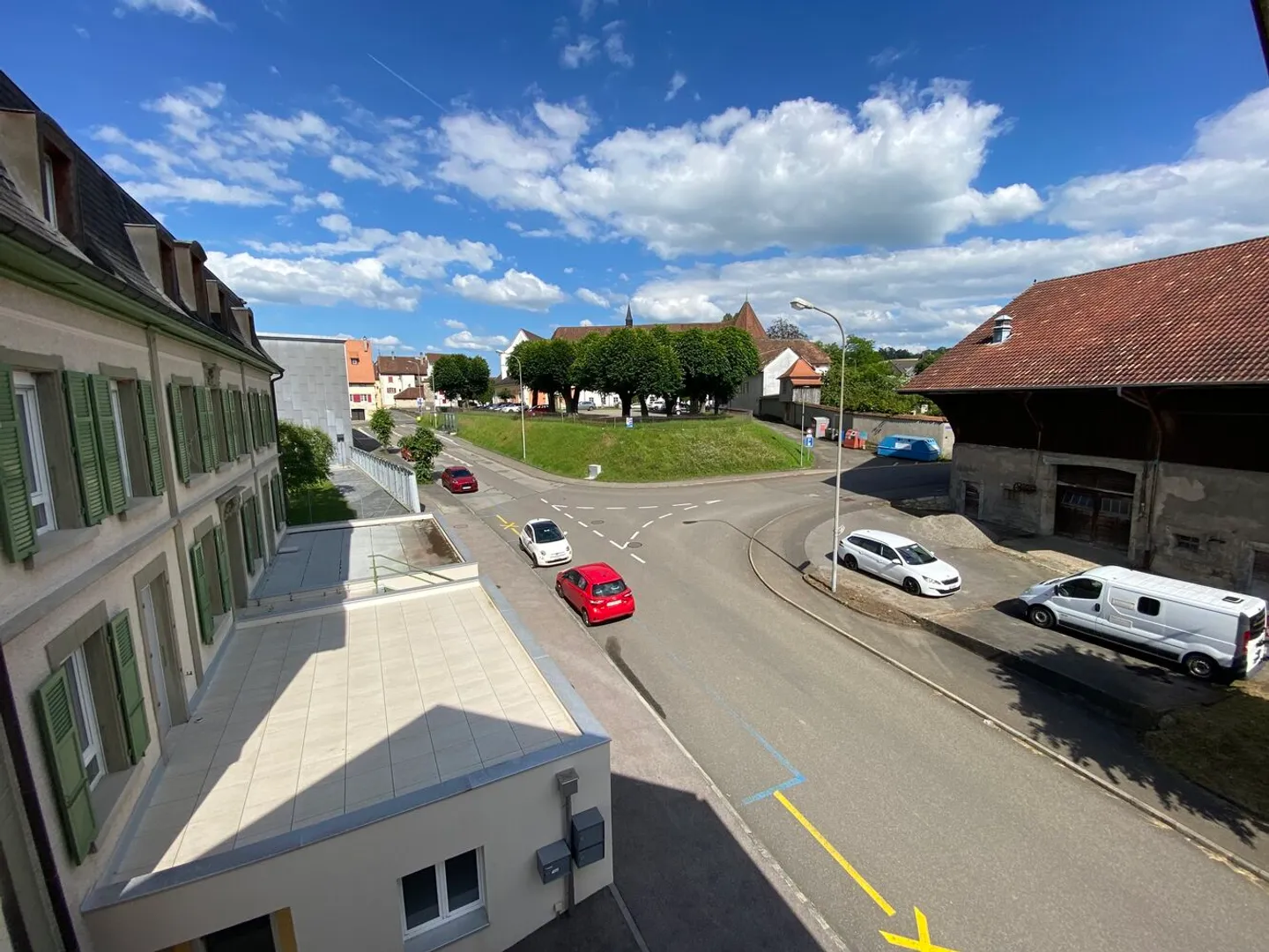 Edificio con 3 appartamenti con tetto completamente ristrutturato (2025) - Foto 6 di 23