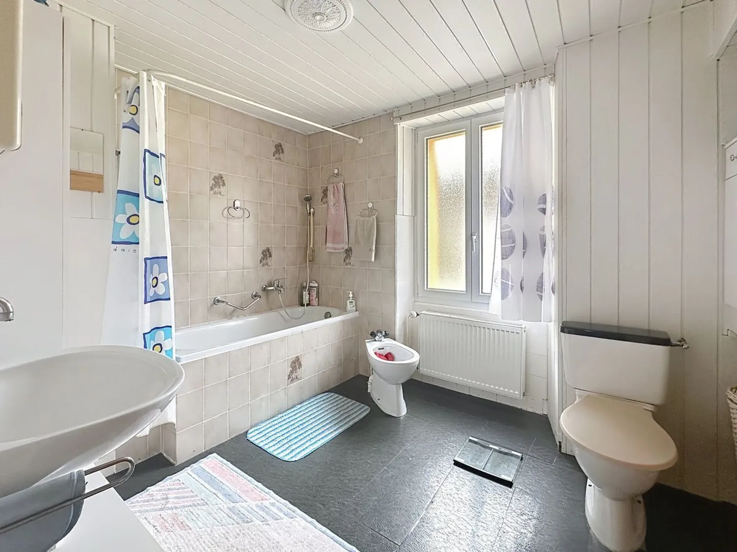 Una casa piena di potenziale a Buttes, ideale per vari progetti - Foto 6 di 13