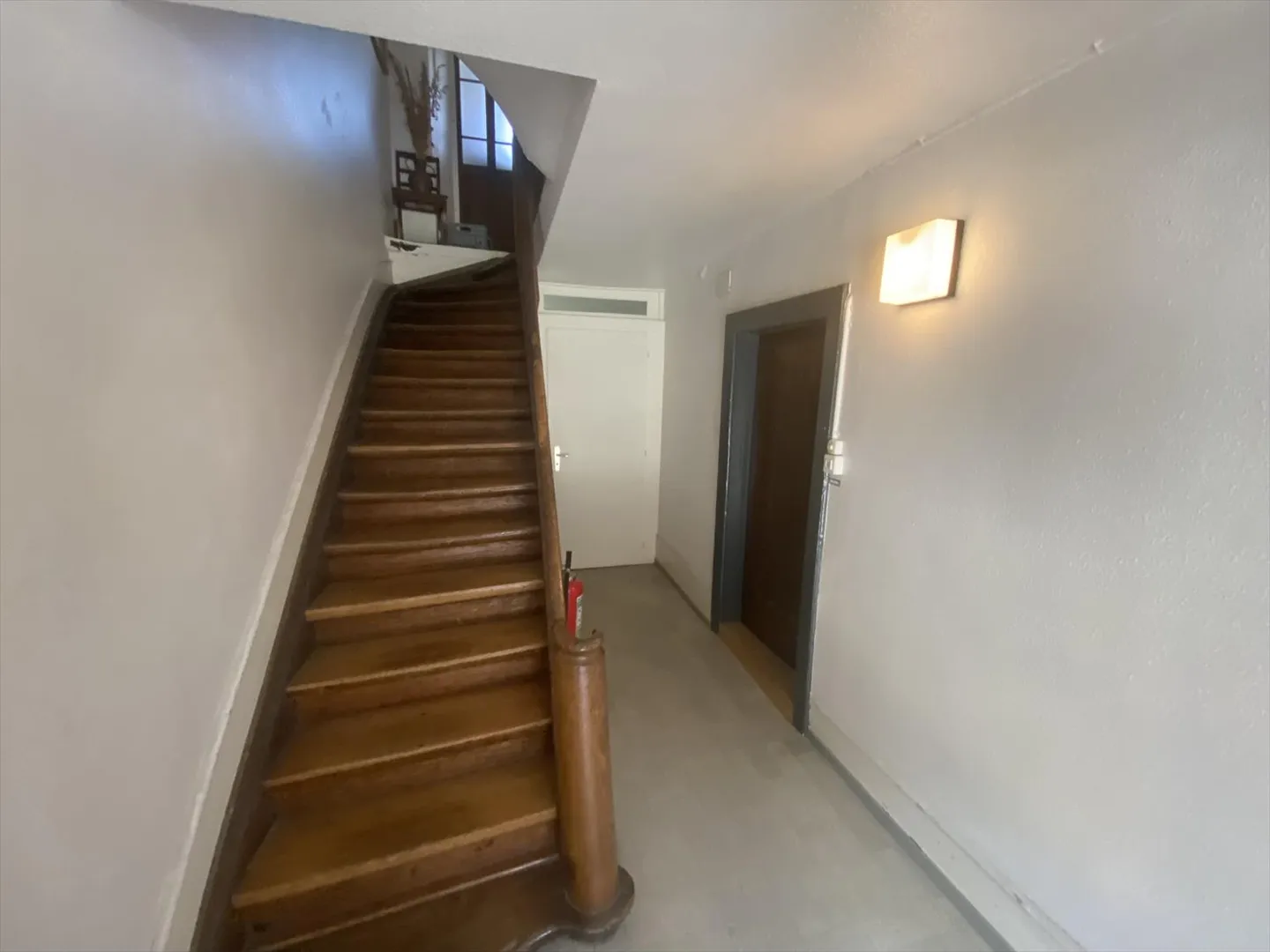 Edificio con 3 appartamenti con tetto completamente ristrutturato (2025) - Foto 8 di 23