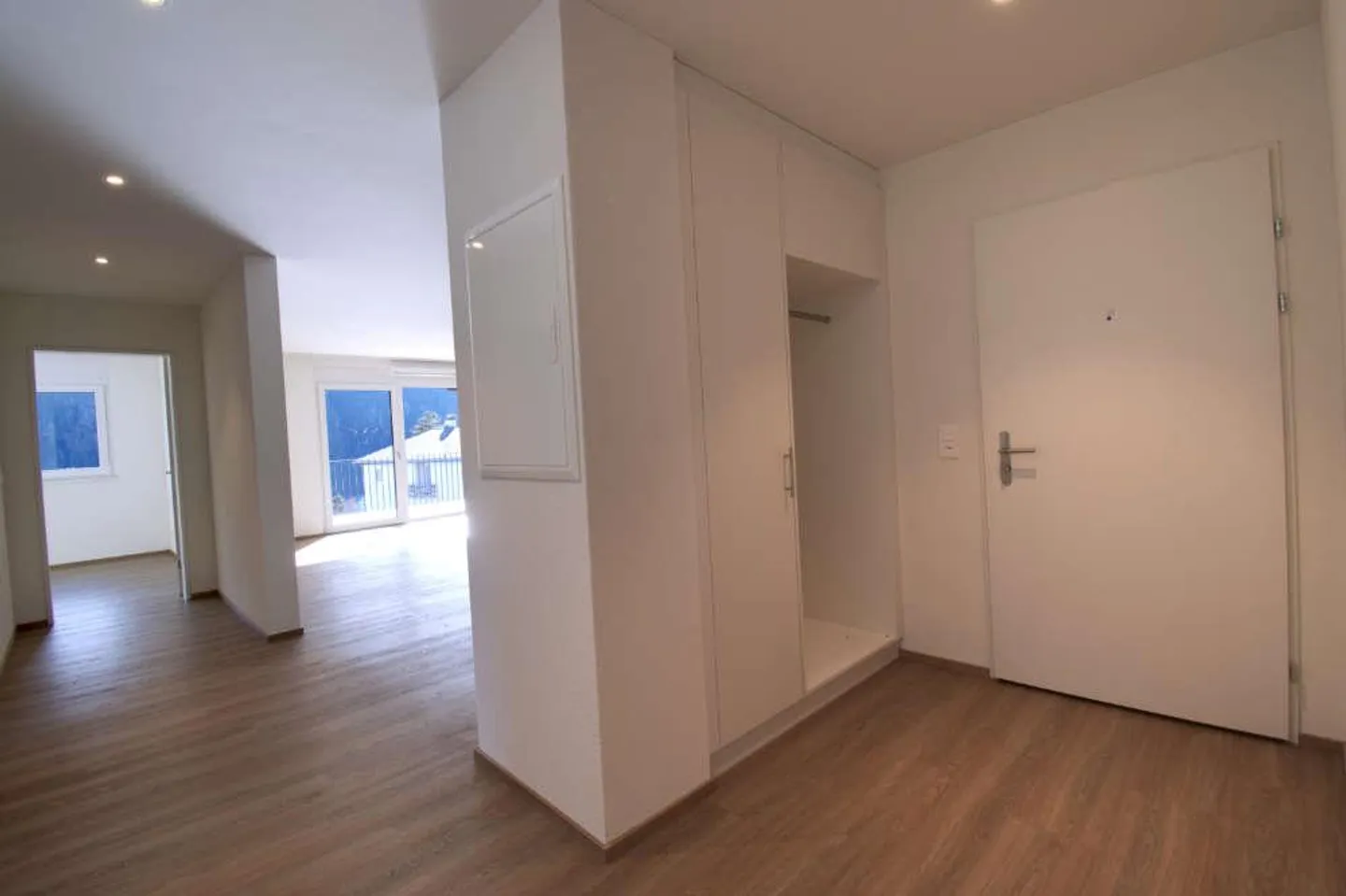 Spacious 4.5 Room Apartment with Beautiful View as Primary Residence - Photo 10 of 19