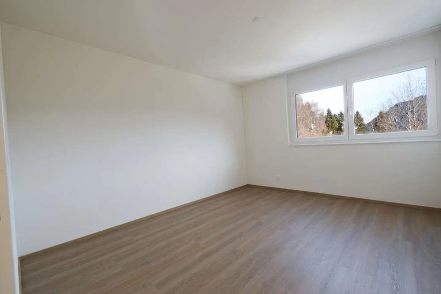 Spacious 4.5 Room Apartment with Beautiful View as Primary Residence - Photo 13 of 19