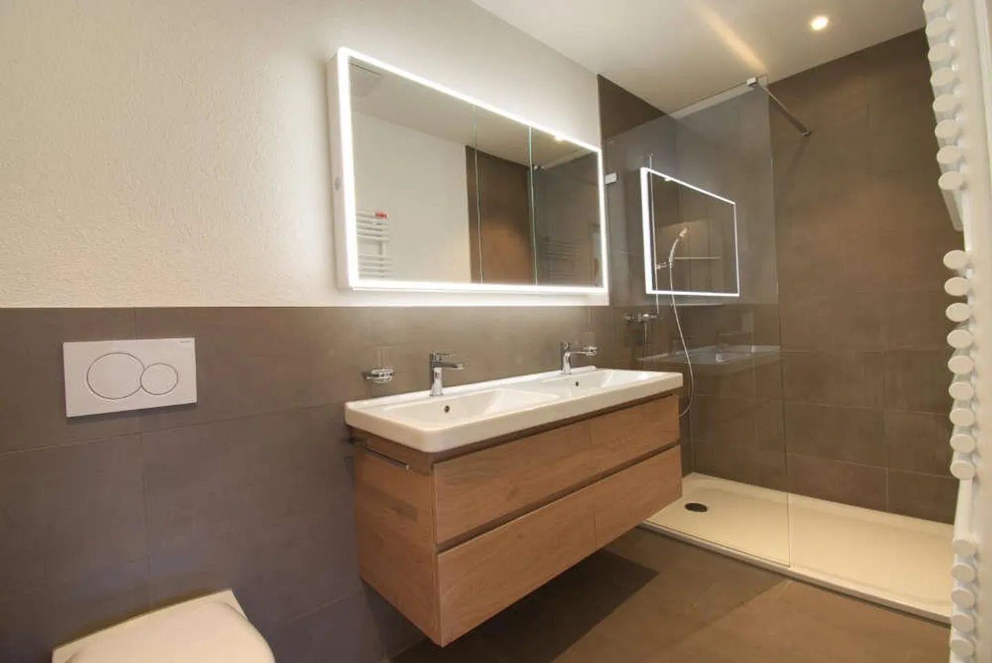 Spacious 4.5 Room Apartment with Beautiful View as Primary Residence - Photo 14 of 19