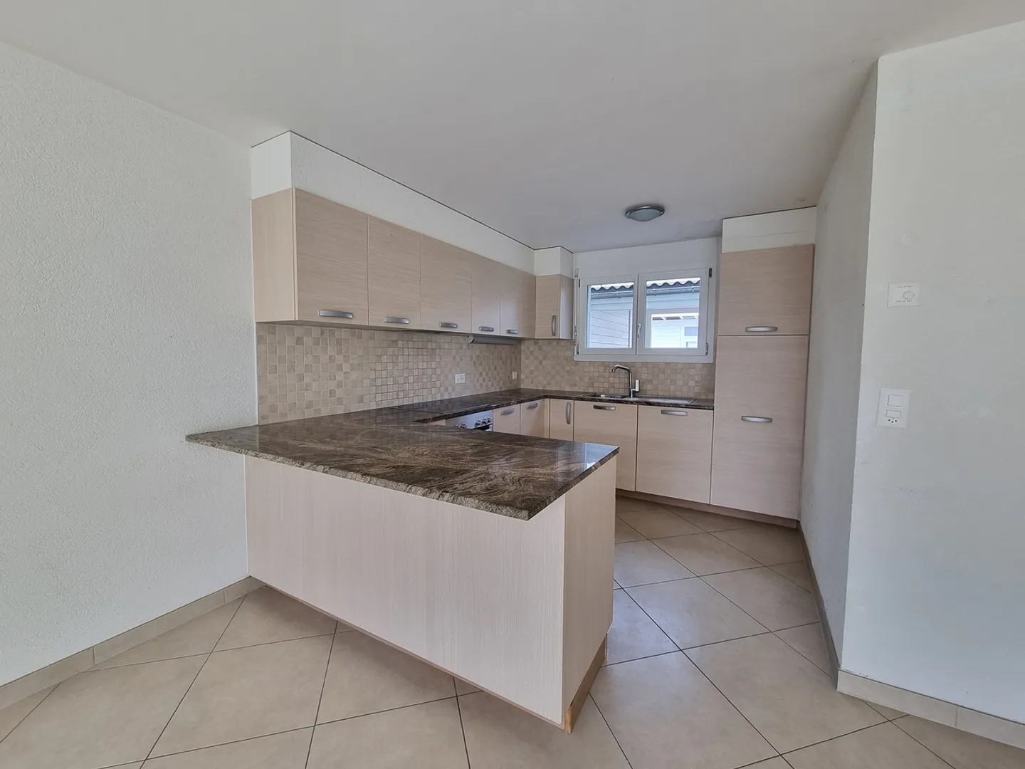 Single house for rent - Photo 3 of 17