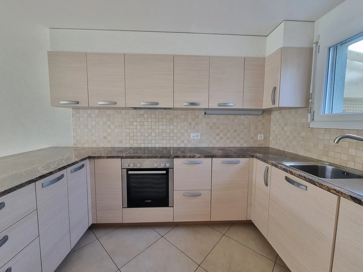 Single house for rent - Photo 4 of 17