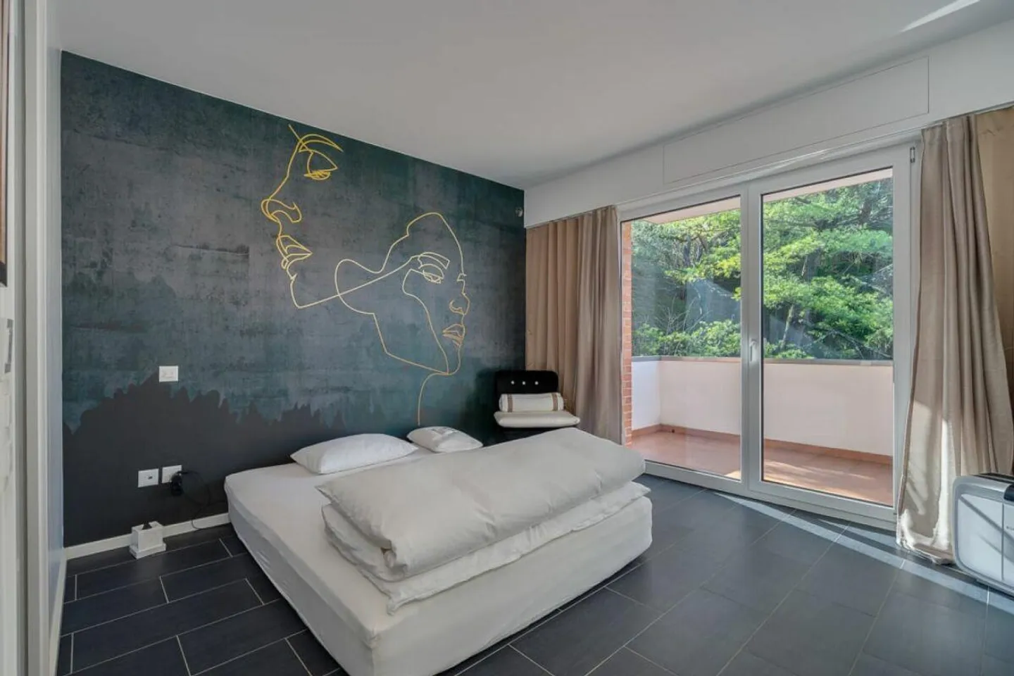 PARADISE · 3.5 ROOMS WITH LAKE VIEW - Photo 11 of 13