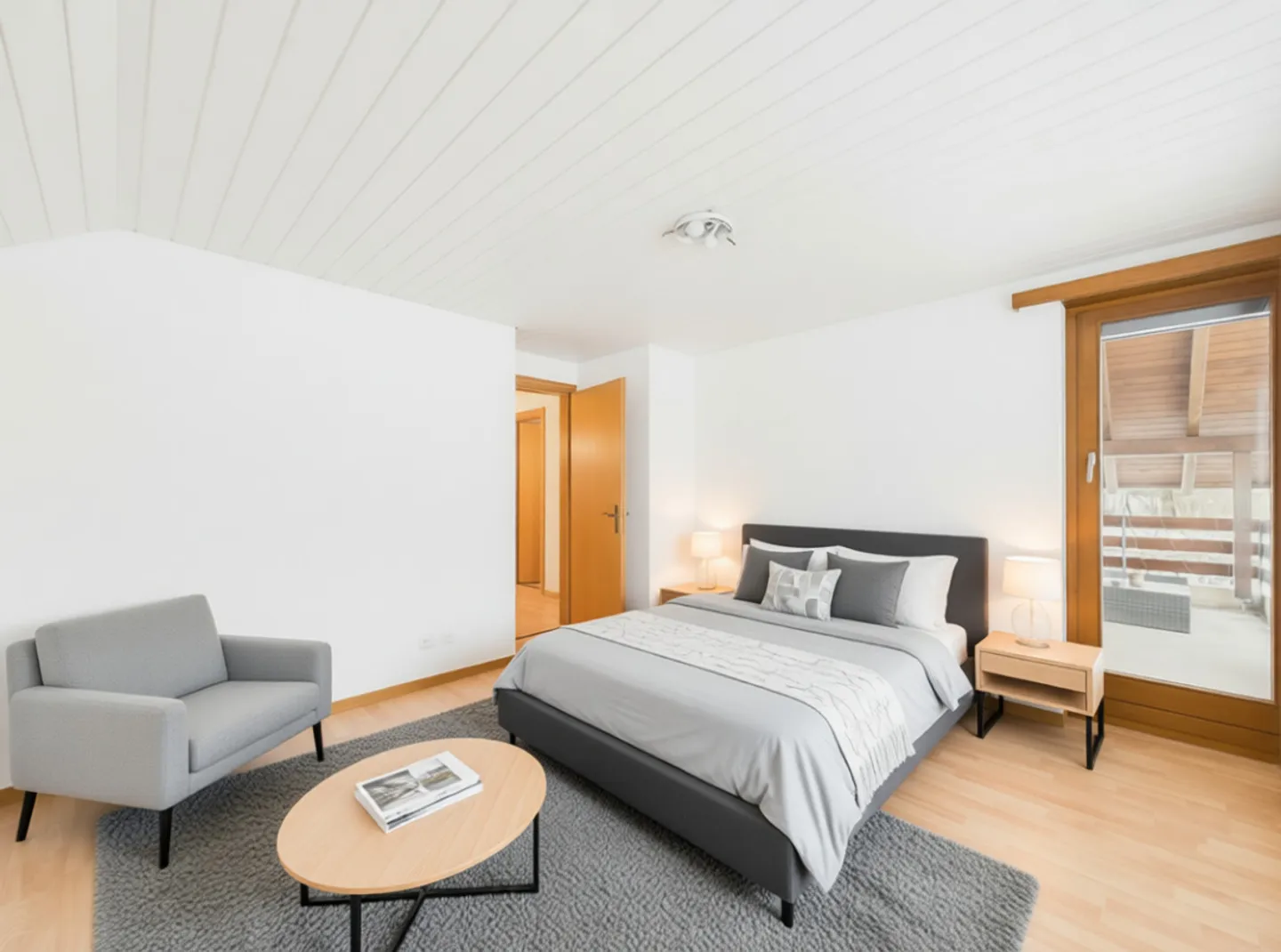 Ampia casa familiare di 6 stanze con balcone ad Altendorf - Foto 5 di 12