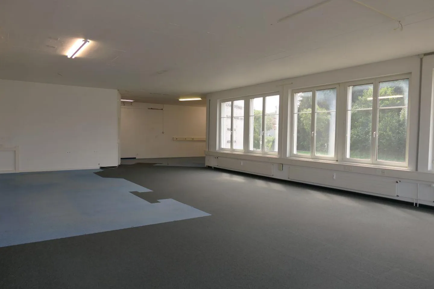 BRIGHT AND CENTRAL - Photo 2 of 3