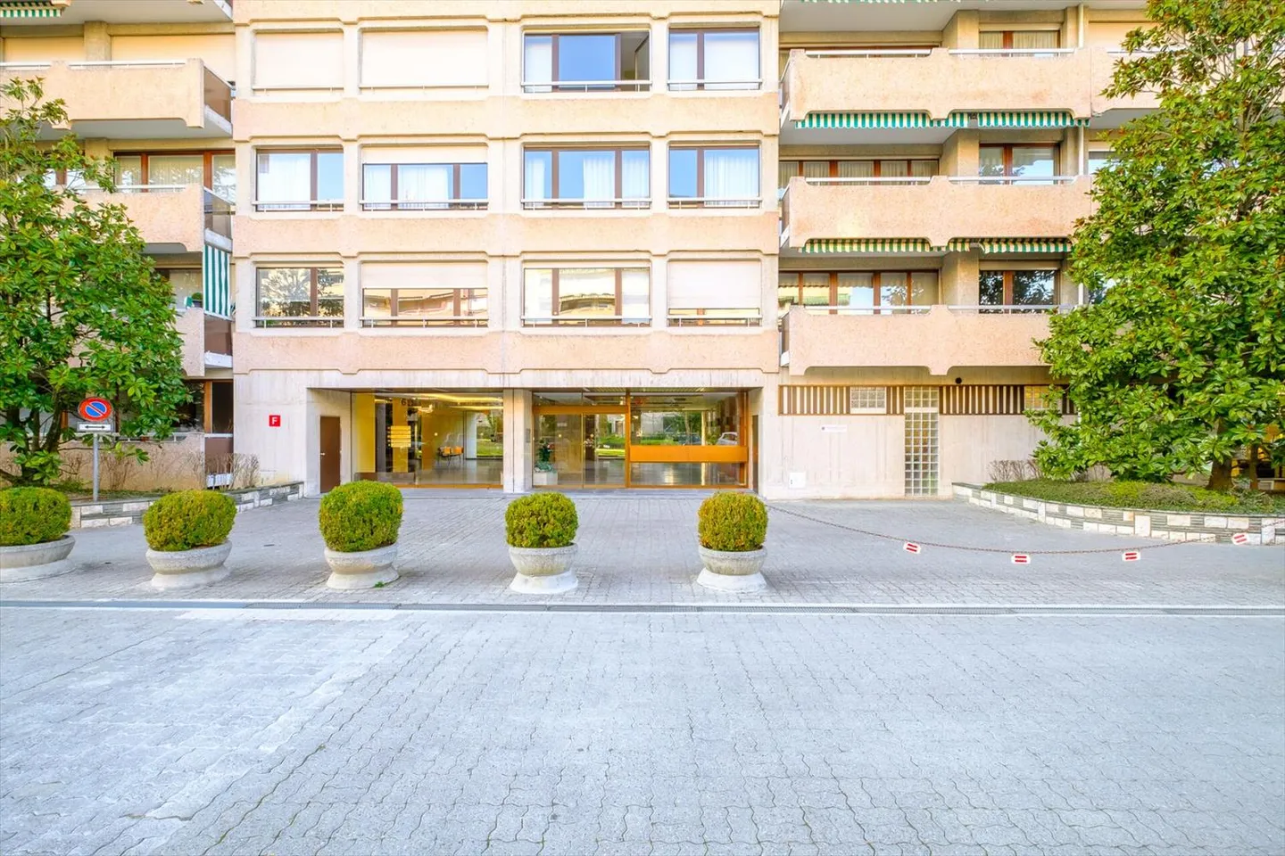 Penthouse 4.5 Rooms - 360-Degree View - Price Negotiable - Photo 1 of 10