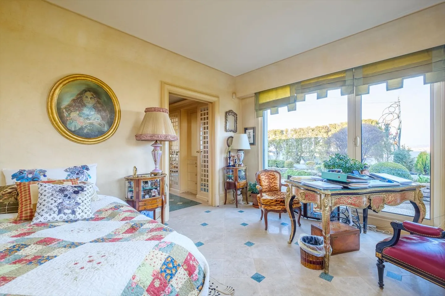 Penthouse 4.5 Rooms - 360-Degree View - Price Negotiable - Photo 9 of 10
