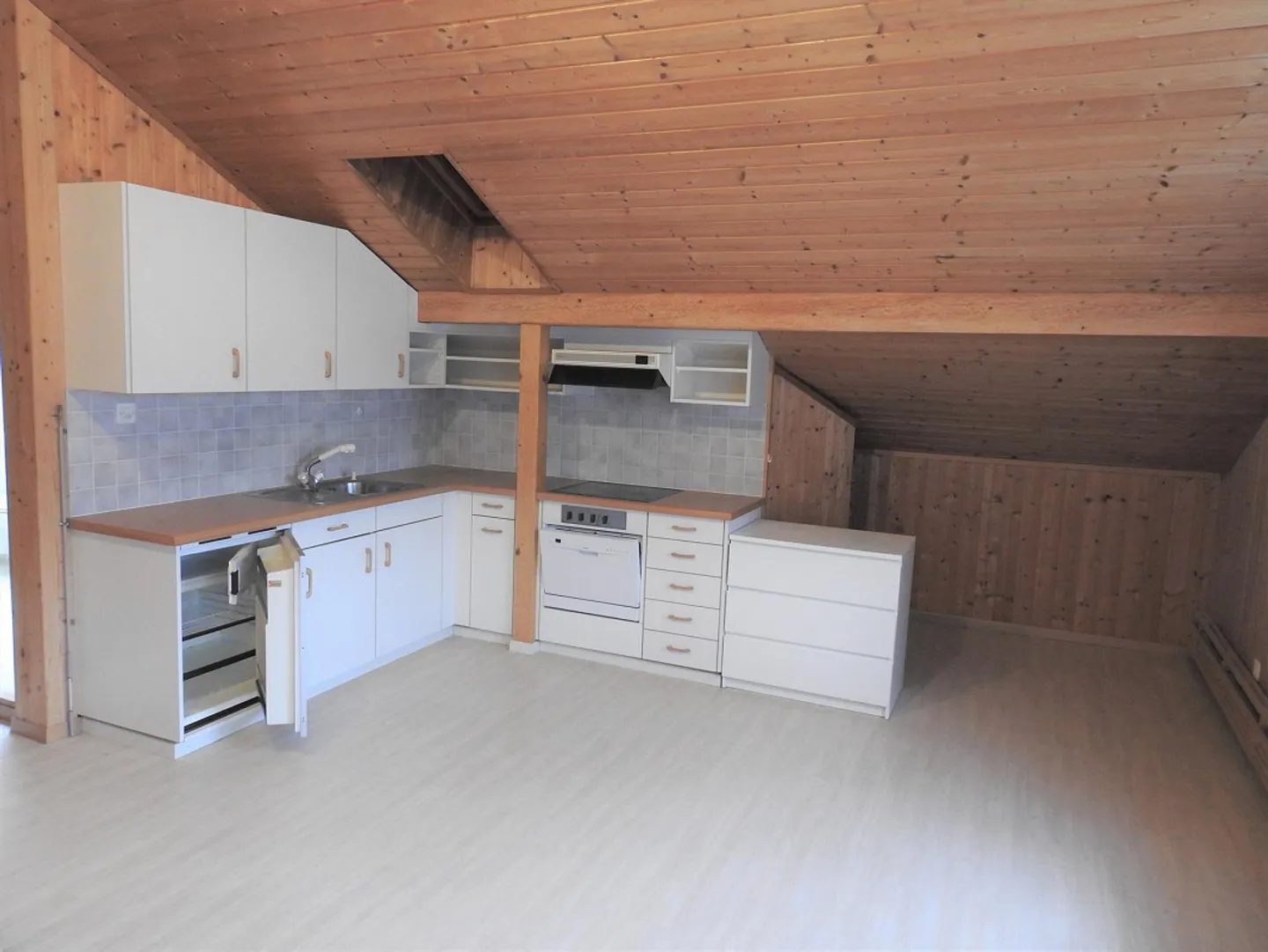 2 1/2 Attic Apartment - Photo 1 of 3