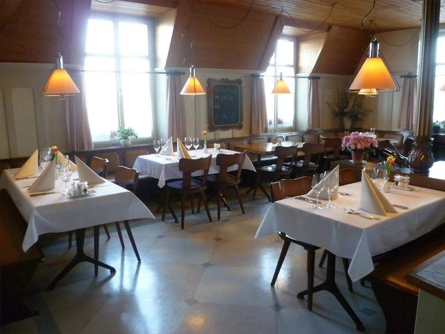 Trasferisciti e inizia - Ottimo ristorante vicino al lago - Foto 2 di 10
