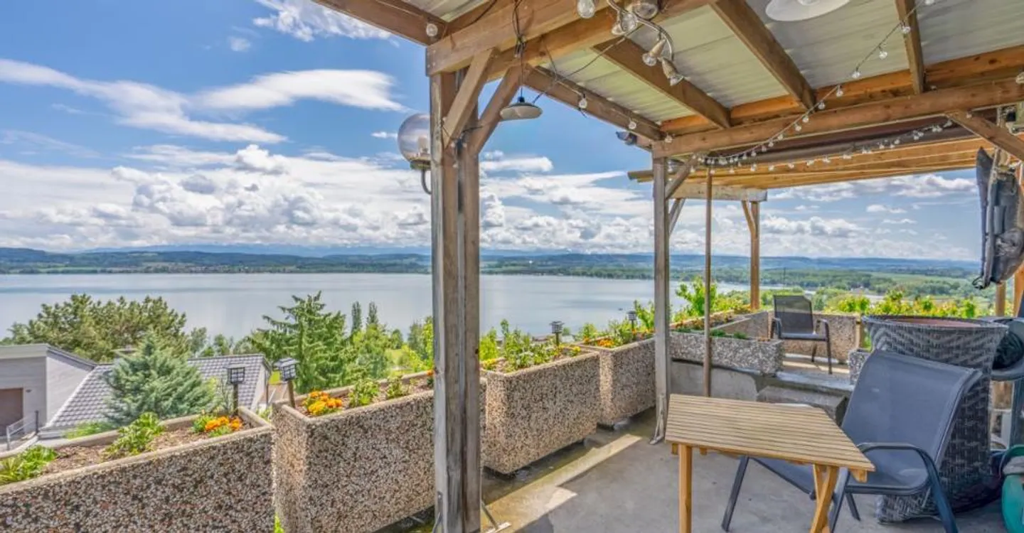 Casa con vista sul lago di Morat e la possibilità di costruire un appartamento - Foto 6 di 9