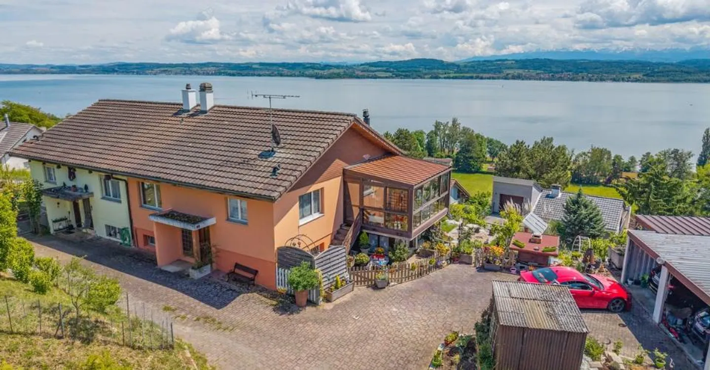 Casa con vista sul lago di Morat e la possibilità di costruire un appartamento - Foto 8 di 9