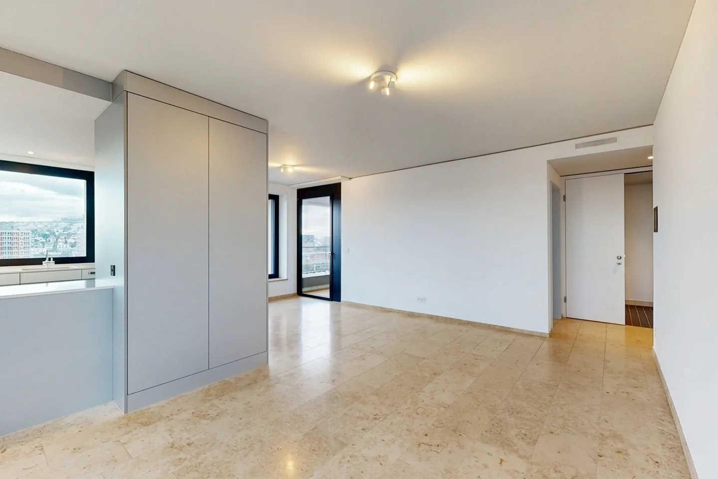 Exclusive living above the rooftops of Zurich - limited until 31.01.2028! - Photo 4 of 9
