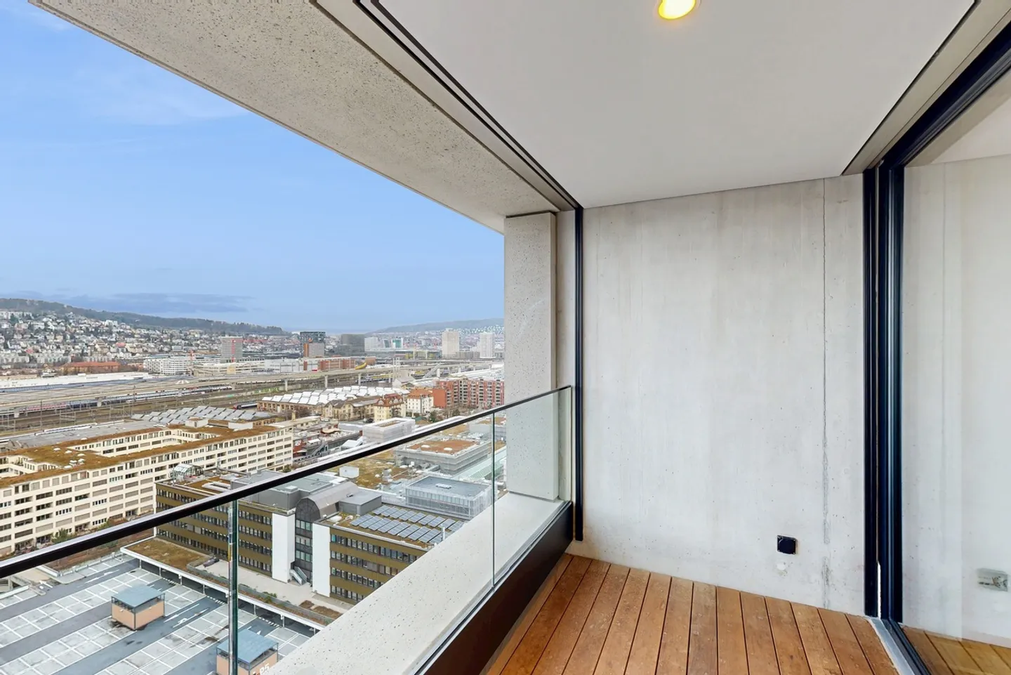 Exclusive living above the rooftops of Zurich - limited until 31.01.2028! - Photo 2 of 9