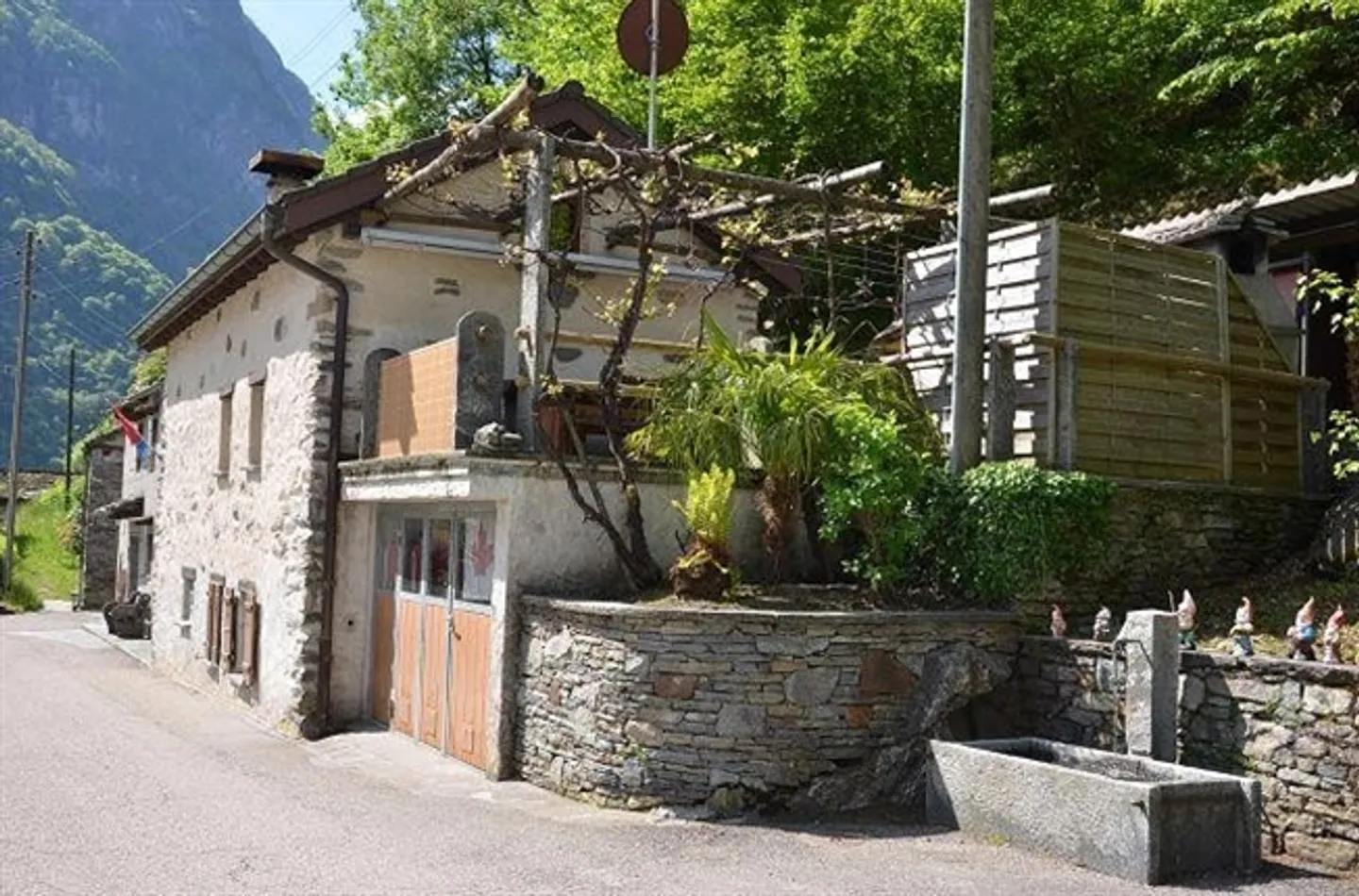 «3-stöckiges rustikales Haus mit großer Terrasse und kleinem Garten / Bel rustico di 3 piani con grande terrazza e piccolo giardino» - Foto 13 di 17