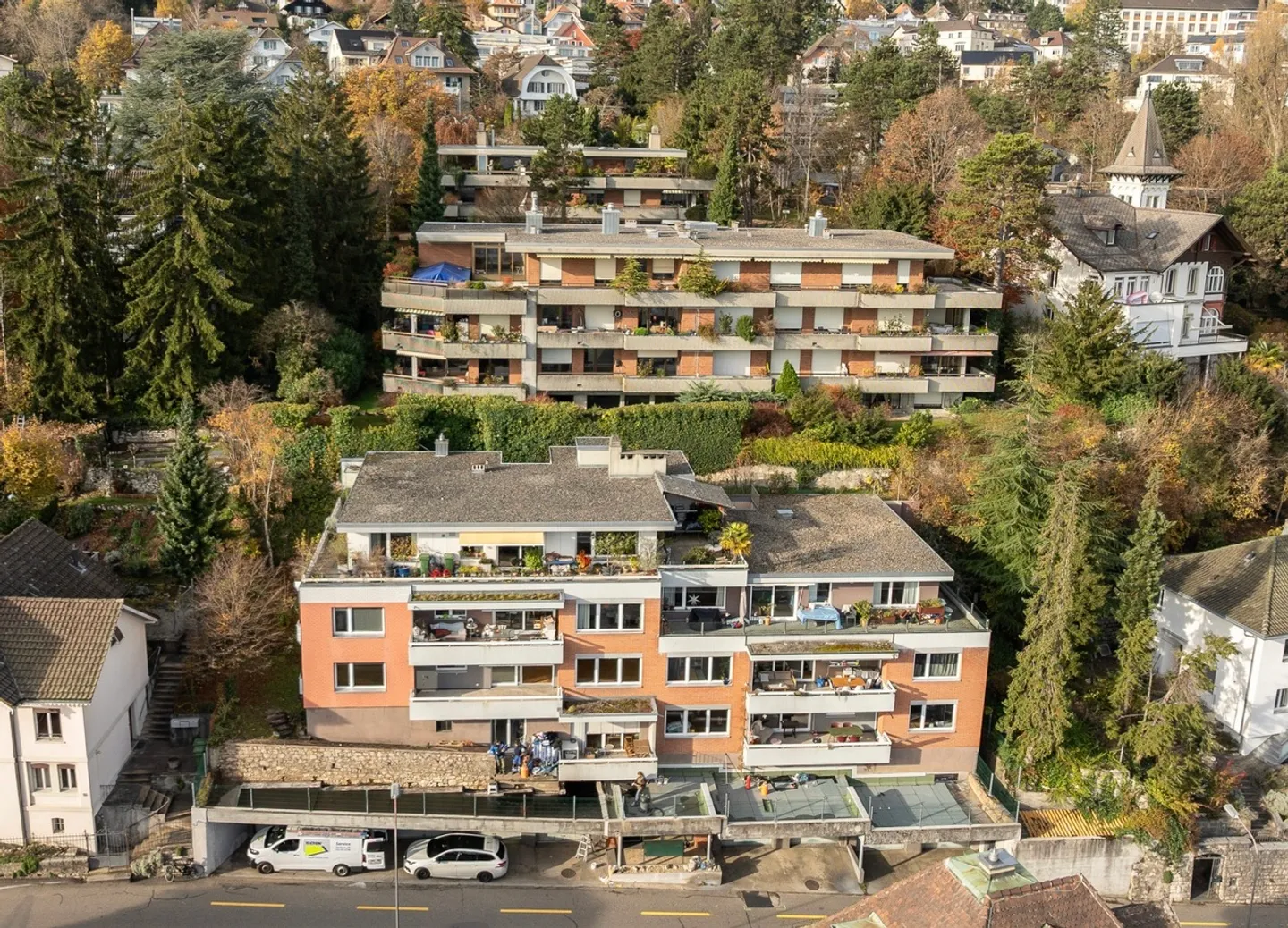 Attractive MFH/investment property with 7 apartments in an excellent location - Photo 1 of 21