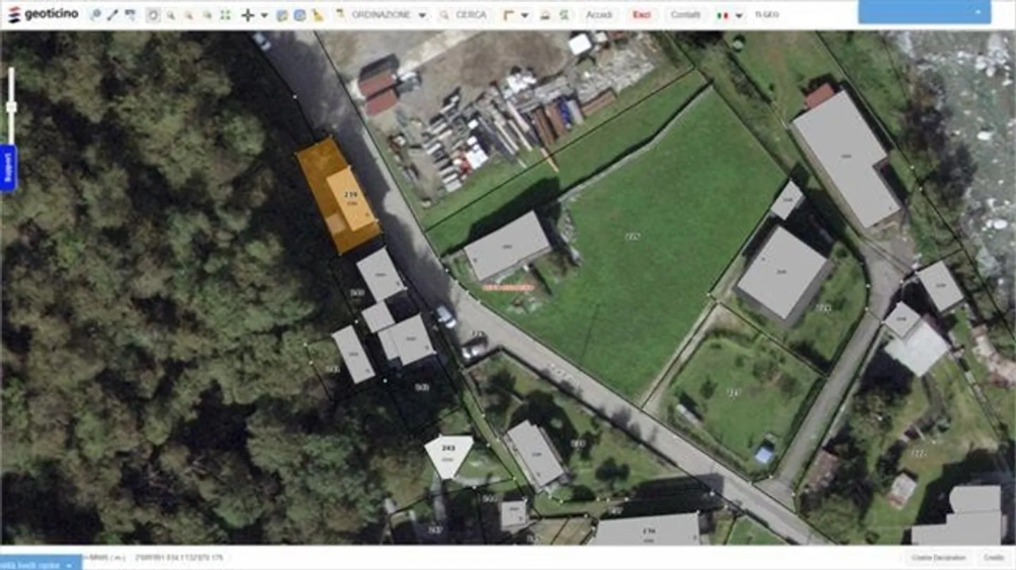 «3-stöckiges rustikales Haus mit großer Terrasse und kleinem Garten / Bel rustico di 3 piani con grande terrazza e piccolo giardino» - Foto 16 di 17