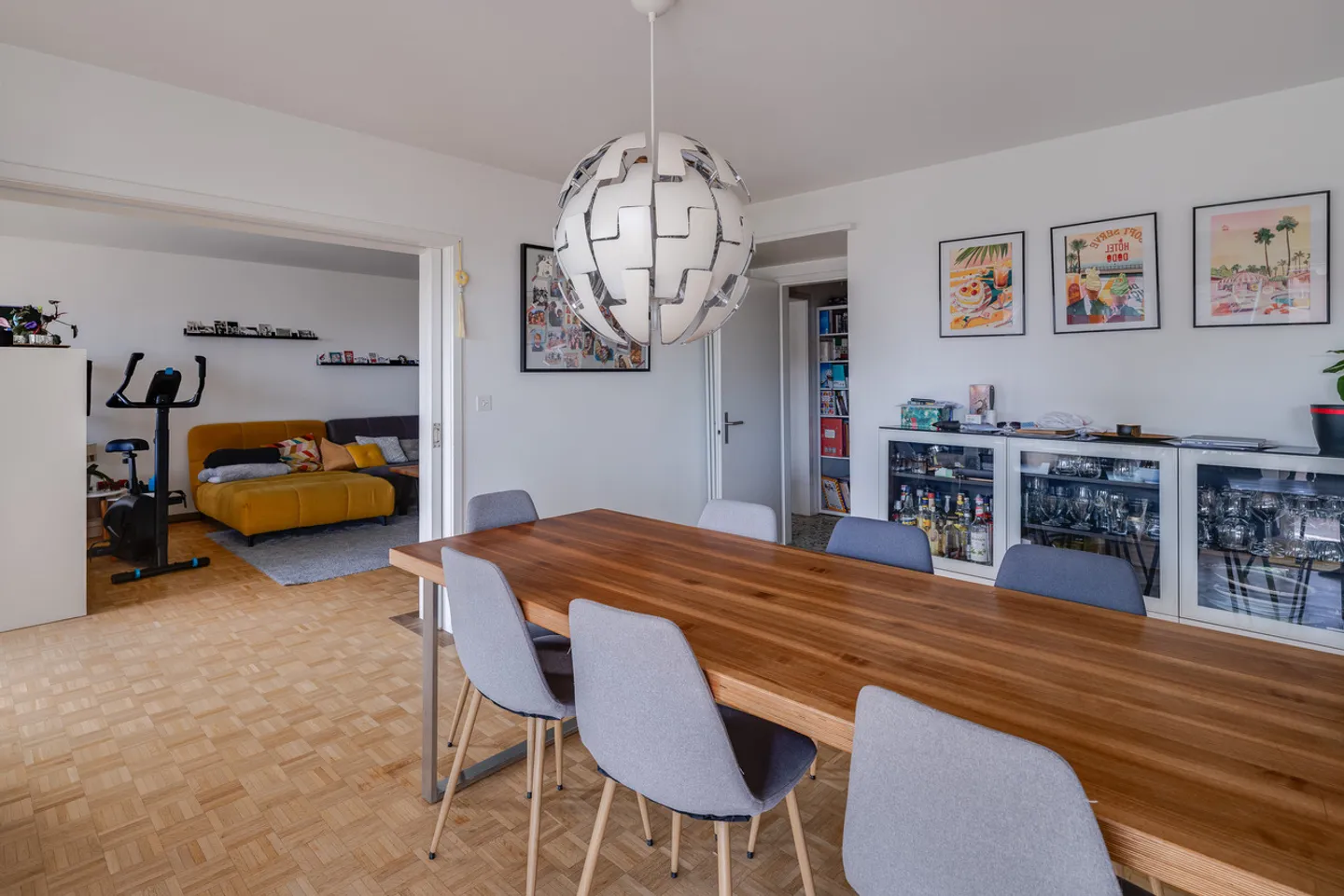 Attractive MFH/investment property with 7 apartments in an excellent location - Photo 7 of 21