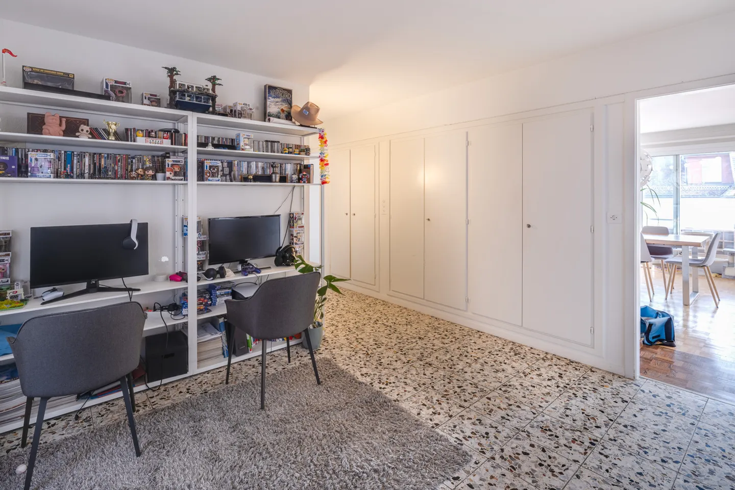 Attractive MFH/investment property with 7 apartments in an excellent location - Photo 5 of 21