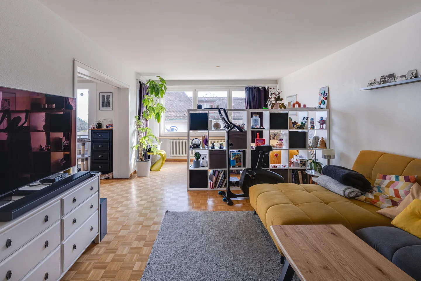 Attractive MFH/investment property with 7 apartments in an excellent location - Photo 8 of 21