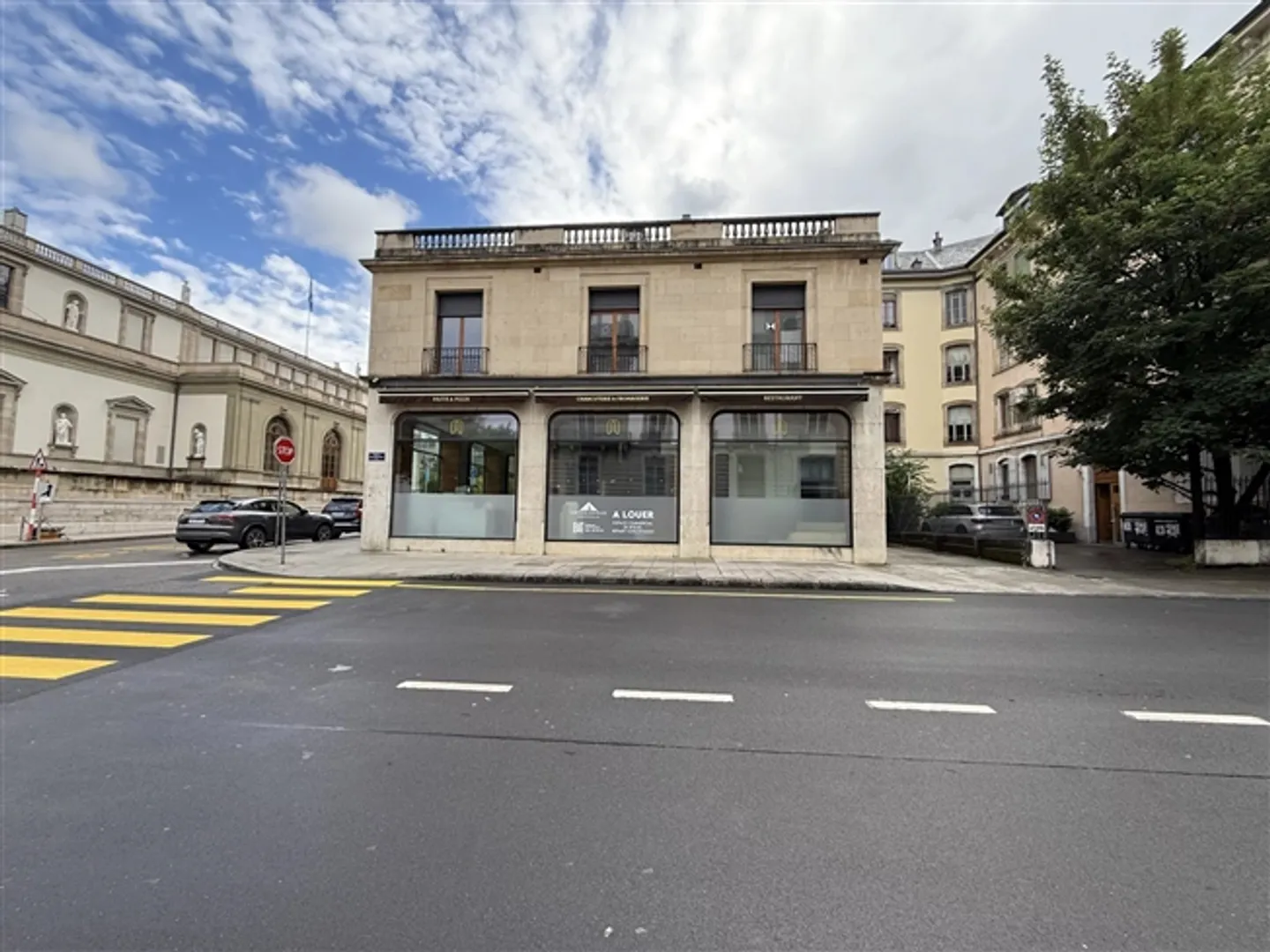 Extraordinary Passage 825 m2 - Photo 2 of 20