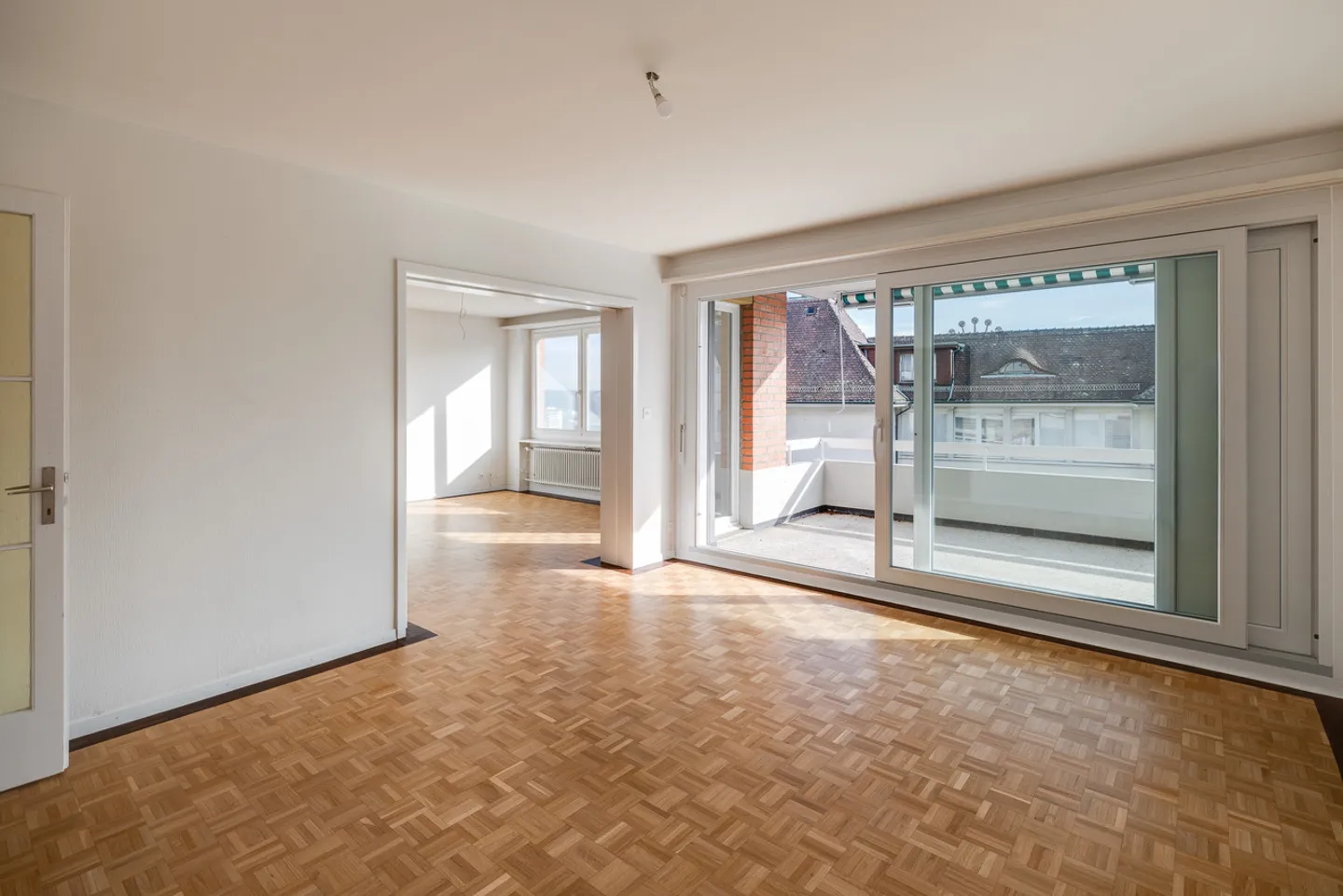 Attractive MFH/investment property with 7 apartments in an excellent location - Photo 10 of 21