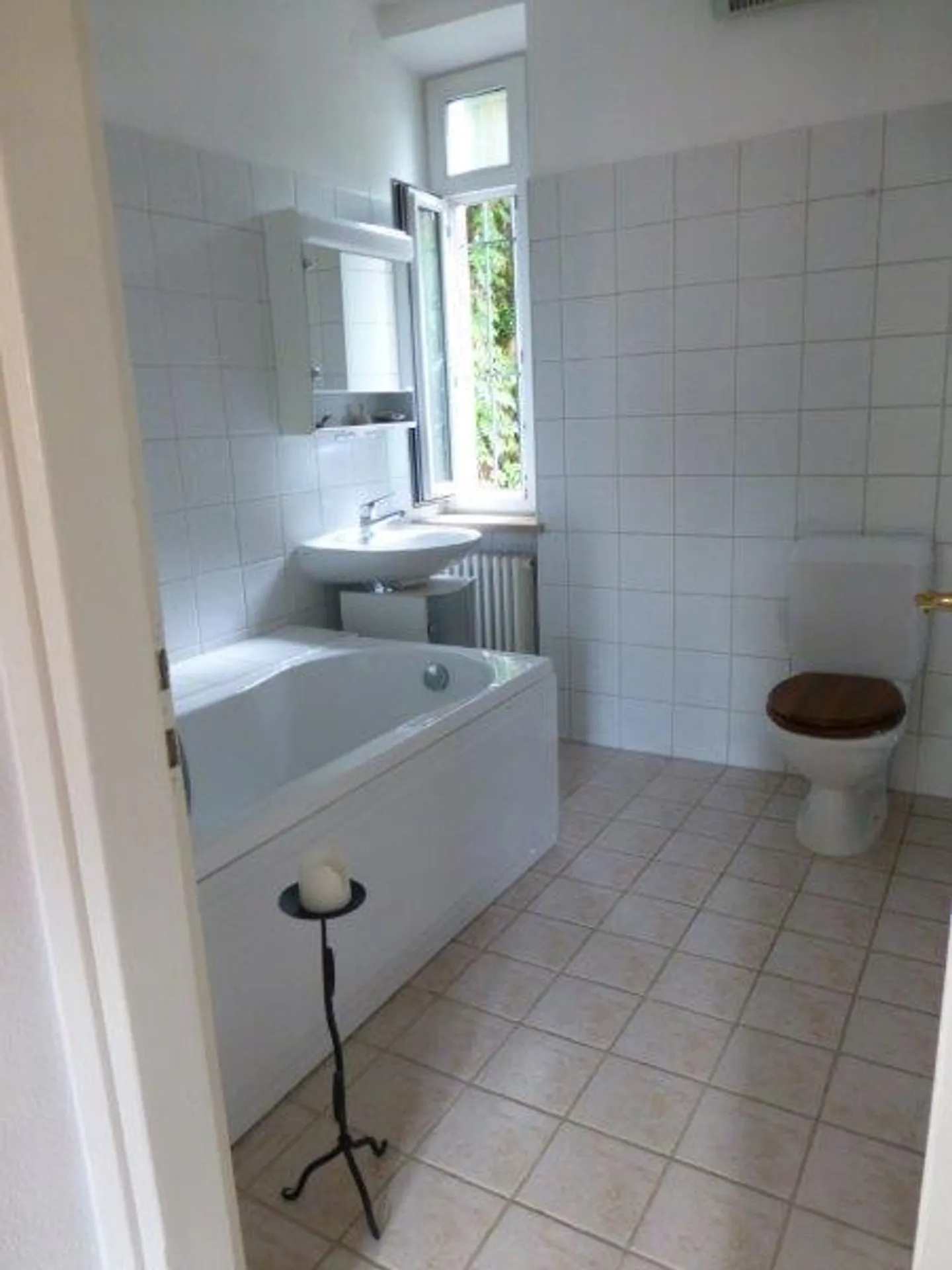 «Appartamento in casa bifamiliare 7.5 locali con giardino / 1/2-Zimmer-Duplex-Wohnung mit Garten in 2 FMH» - Foto 13 di 22