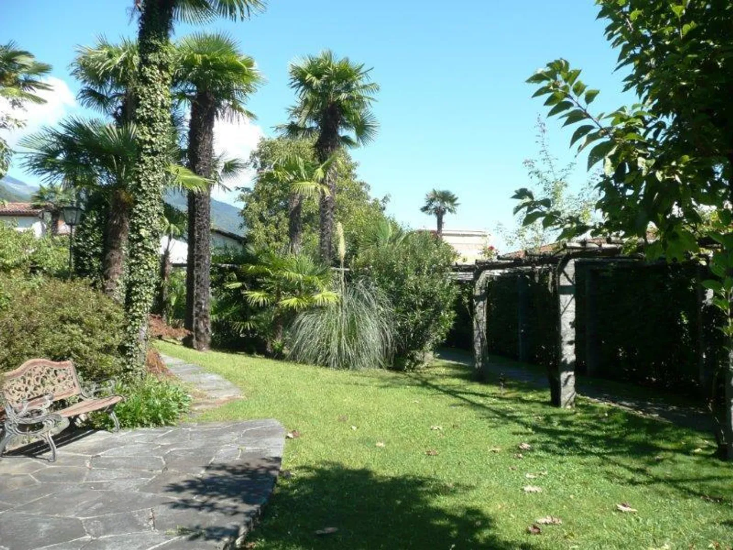 «Appartamento in casa bifamiliare 7.5 locali con giardino / 1/2-Zimmer-Duplex-Wohnung mit Garten in 2 FMH» - Foto 19 di 22