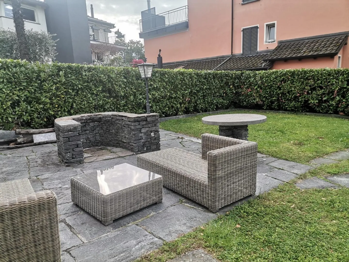 «Appartamento in casa bifamiliare 7.5 locali con giardino / 1/2-Zimmer-Duplex-Wohnung mit Garten in 2 FMH» - Foto 21 di 22