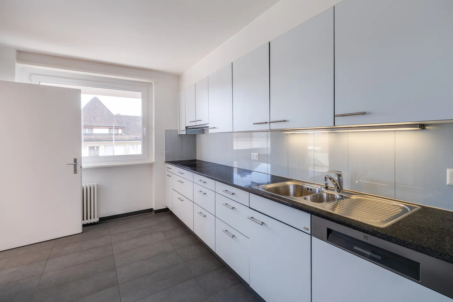 Attractive MFH/investment property with 7 apartments in an excellent location - Photo 12 of 21