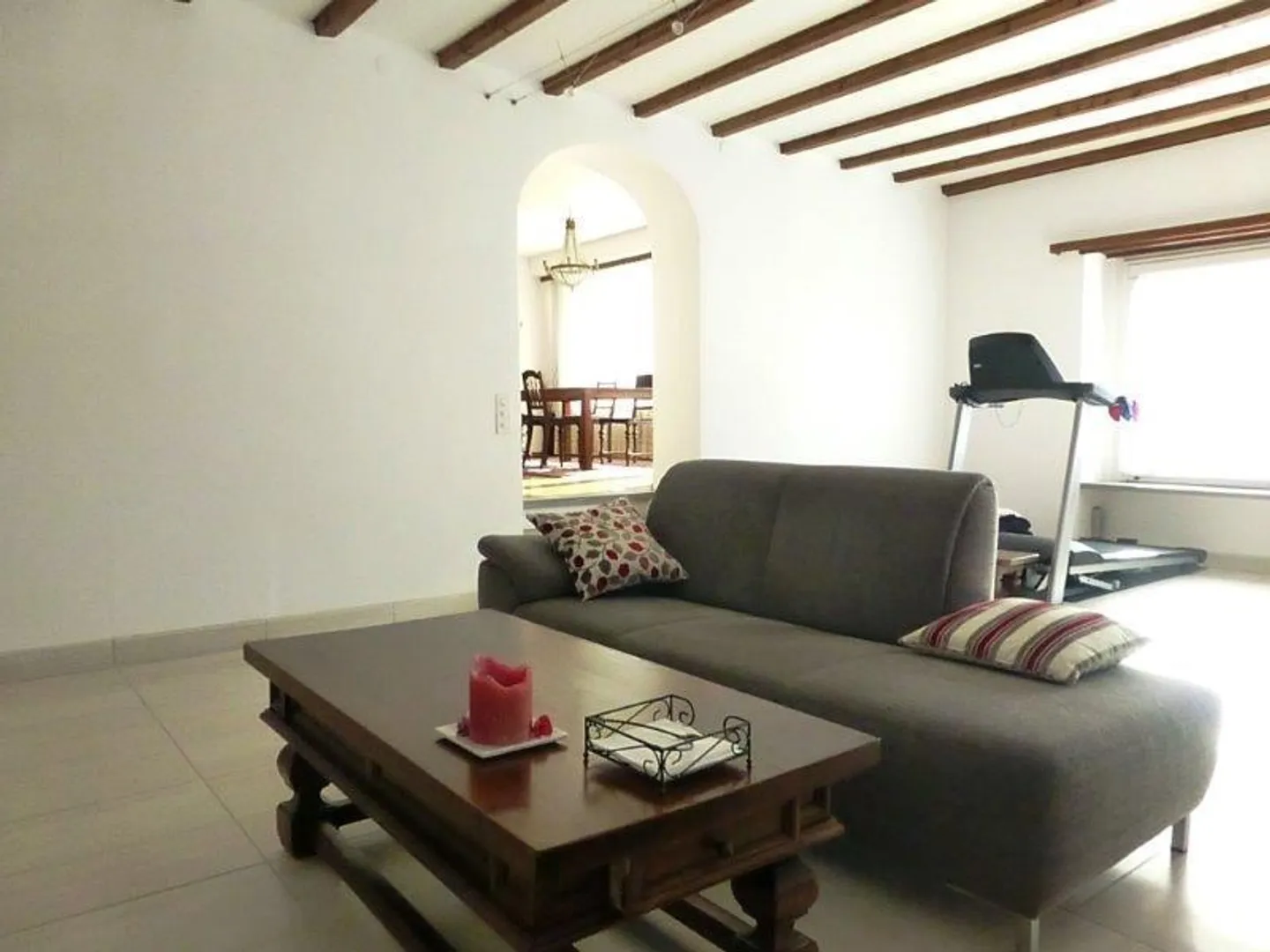 «Appartamento in casa bifamiliare 7.5 locali con giardino / 1/2-Zimmer-Duplex-Wohnung mit Garten in 2 FMH» - Foto 4 di 22