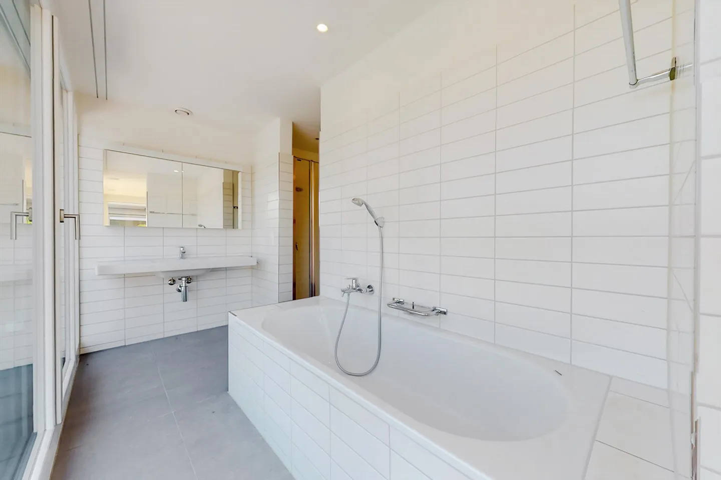 Luxury Attic Apartment - Photo 10 of 12