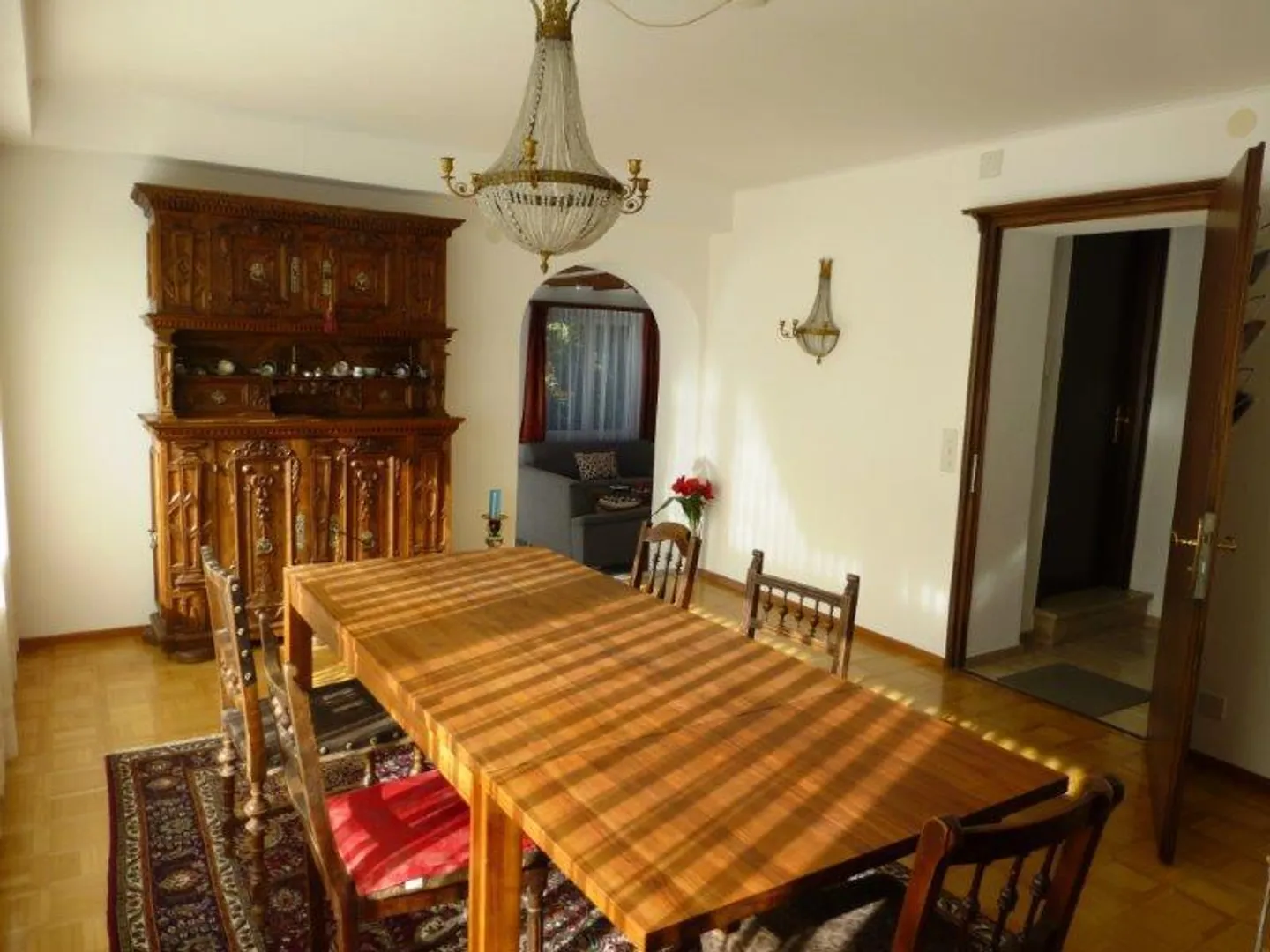 «Appartamento in casa bifamiliare 7.5 locali con giardino / 1/2-Zimmer-Duplex-Wohnung mit Garten in 2 FMH» - Foto 6 di 22