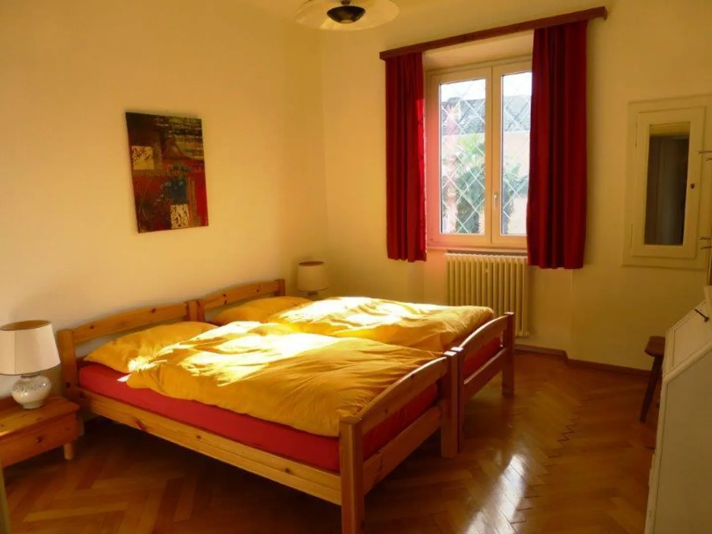 «Appartamento in casa bifamiliare 7.5 locali con giardino / 1/2-Zimmer-Duplex-Wohnung mit Garten in 2 FMH» - Foto 10 di 22