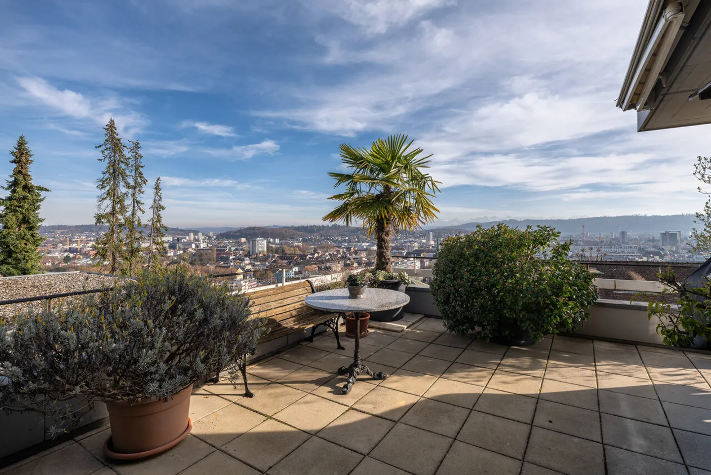 Attractive MFH/investment property with 7 apartments in an excellent location - Photo 15 of 21